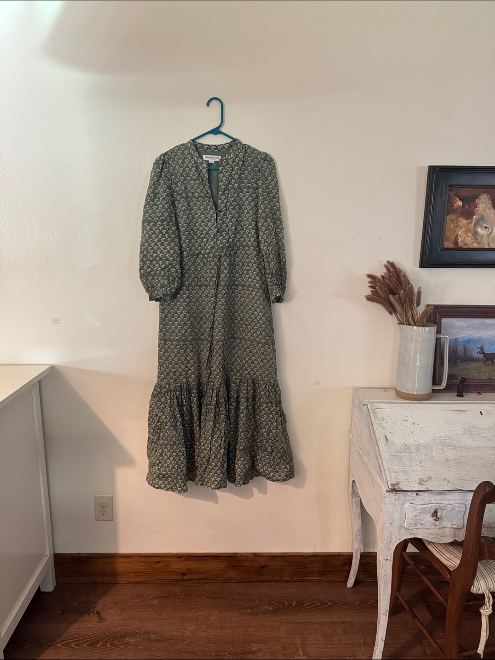 Emerson Fry Olive Green Floral Tiered Midi Dress
Drawstring sinch waist option.